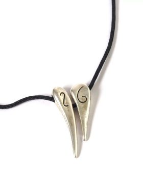 Κολιέ γούρι 26 καρδιά-Μαύρο κορδόνι