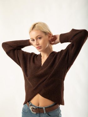 Πλεκτή μπλούζα χιαστί-Σοκολά