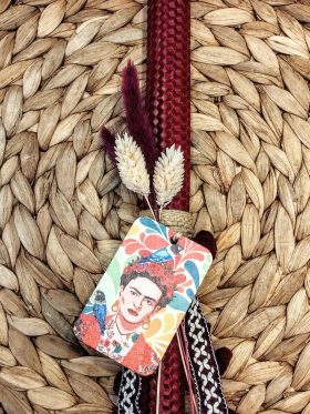 Λαμπάδα μελισσοκέρι-Fun message Frida-Χρώμα μπορντό