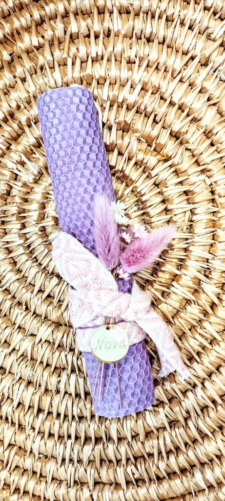 Λαμπάδα μελισσοκέρι χρωματιστό-¨Νονά¨-Χρώμα λιλά