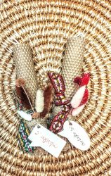 "Σ'αγαπώ-Μ'αγαπάς"-Σετ Λαμπάδες κοντές μελισσοκέρι χρωματιστό με αποξηραμένα φυσικά άνθη-Χρώμα μόκα