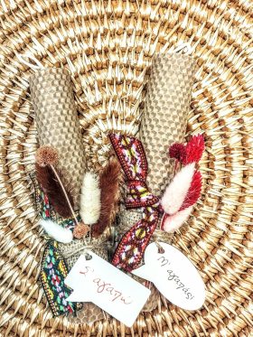 "Σ'αγαπώ-Μ'αγαπάς"-Σετ Λαμπάδες κοντές μελισσοκέρι χρωματιστό με αποξηραμένα φυσικά άνθη-Χρώμα μόκα