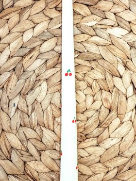 Λαμπάδα από φυτικό κερί ζωγραφισμένα κερασάκια-Χρώμα λευκό