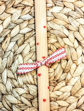 Λαμπάδα ραβδωτή από φυτικό κερί ζωγραφισμένες mini καρδιές-Χρώμα σομόν