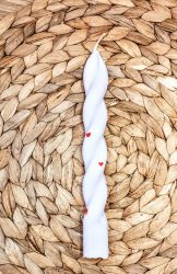 Λαμπάδα στριφτή από φυτικό κερί ζωγραφισμένες mini καρδιές-Χρώμα λιλά