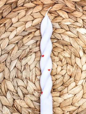 Λαμπάδα στριφτή από φυτικό κερί ζωγραφισμένες mini καρδιές-Χρώμα λιλά