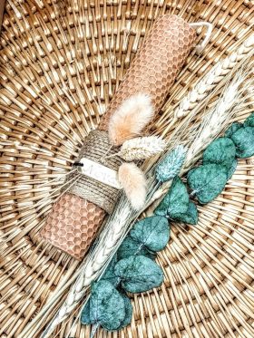 Νονά-Λαμπάδα μελισσοκέρι χρωματιστό με αποξηραμένα φυσικά άνθη-Χρώμα σομόν