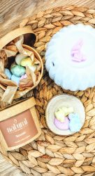 Φέρε τη μαγεία του Πάσχα στο σπίτι σου με τα αγαπημένα μας Wax Melts! Απολαύστε το υπέροχο άρωμα τσουρεκιού, φτιαγμένα από 100% κερί σόγιας,