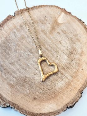 Minimal heart necklace