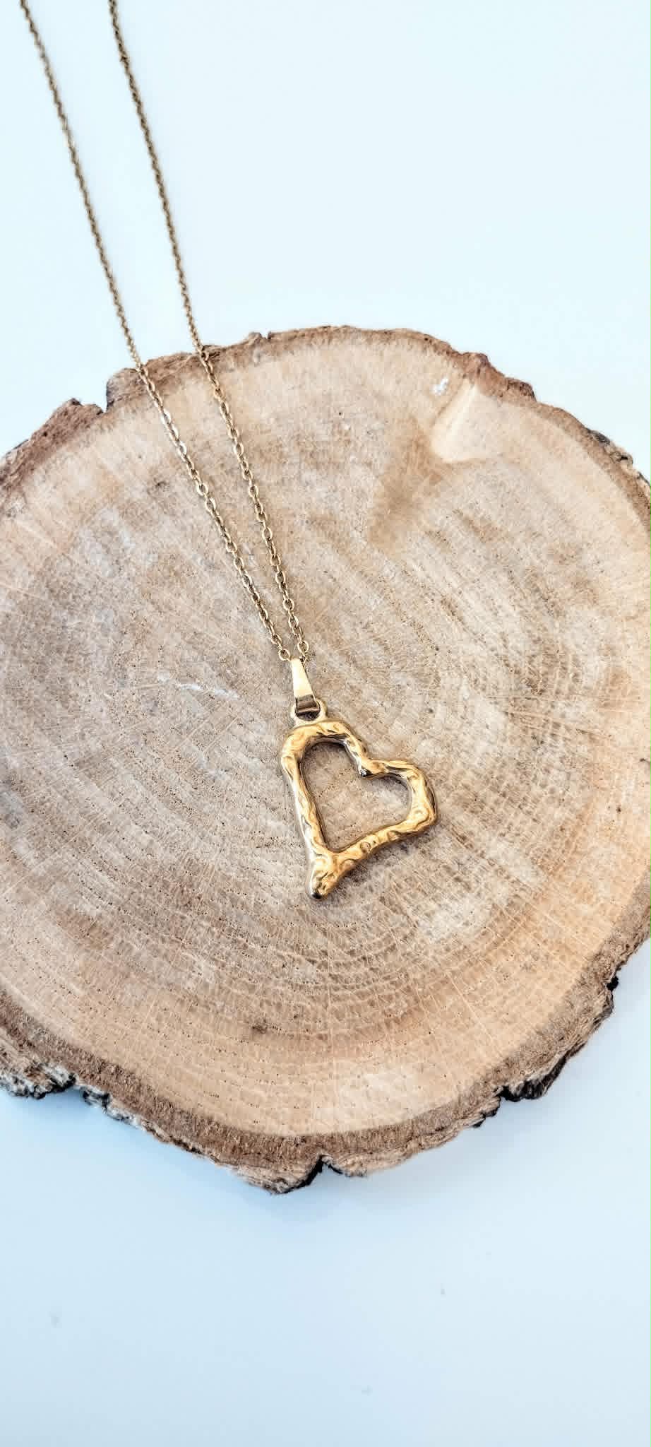minimal heart necklace